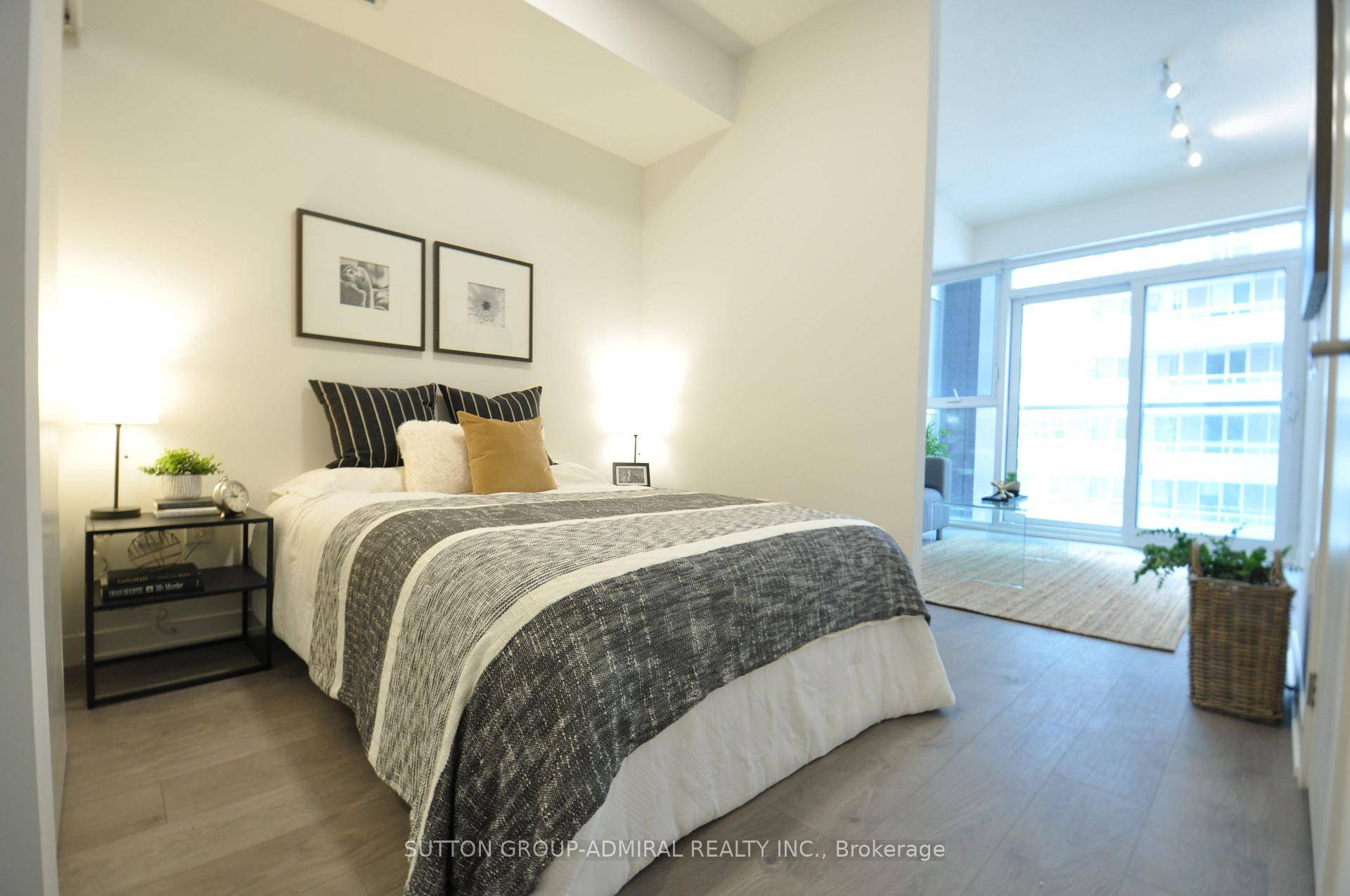 Stunning Downtown Condo By Sugar Beach and George Brown College for March 1.