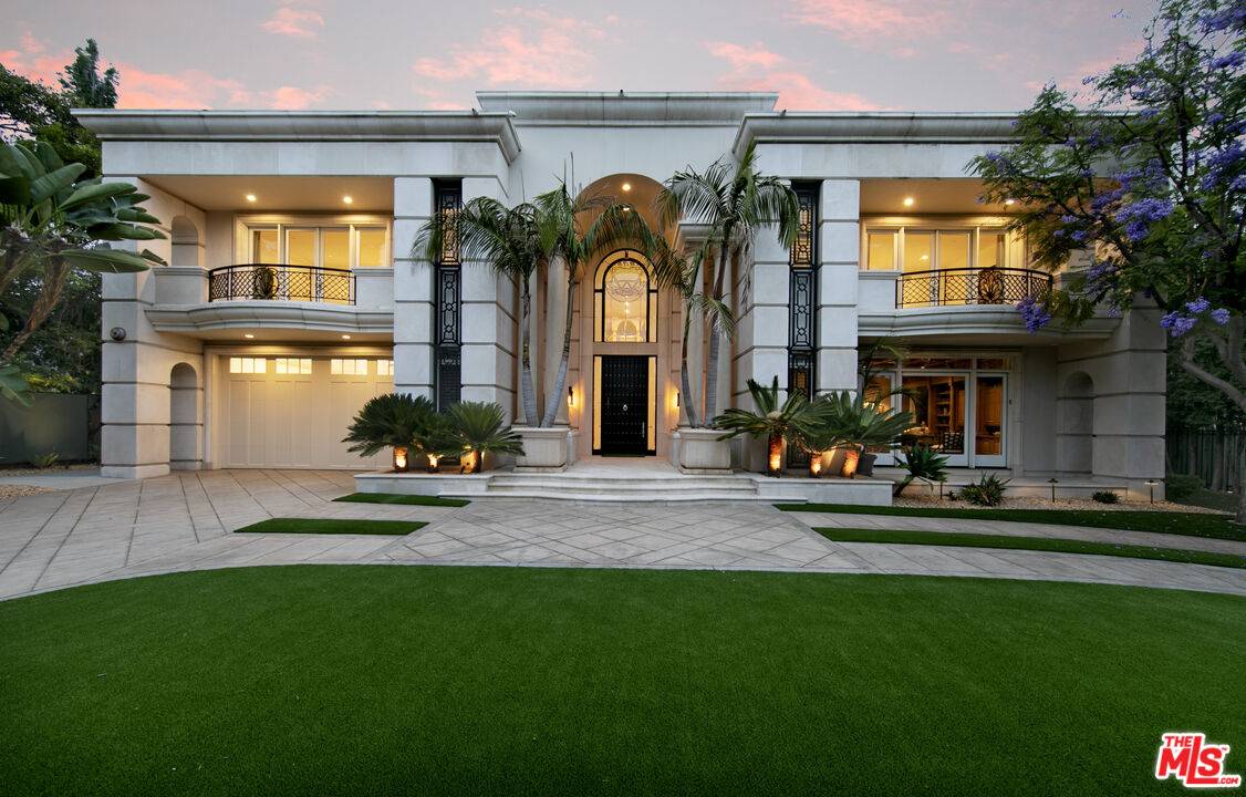 810 N REXFORD DR Beverly Hills Flats LA