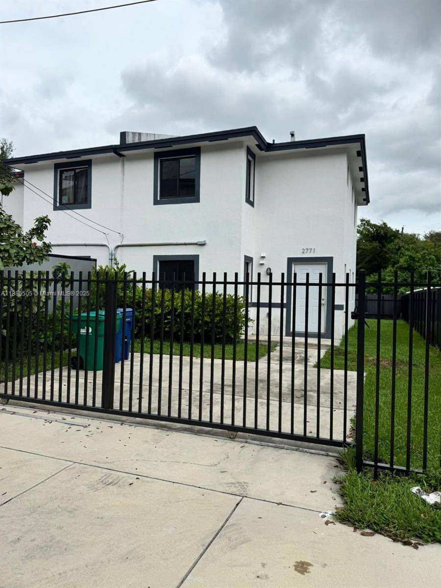 Modern townhome in the heart of Miami, built in 2022 and featuring stylish upgrades throughout.
