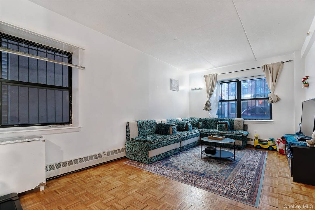 Gorgeous corner unit, Apt 1B, in the heart of Bedford Stuyvesant, priced at 549, 000 This light filled apartment features solid hardwood floors, a spacious open layout, south and west ...