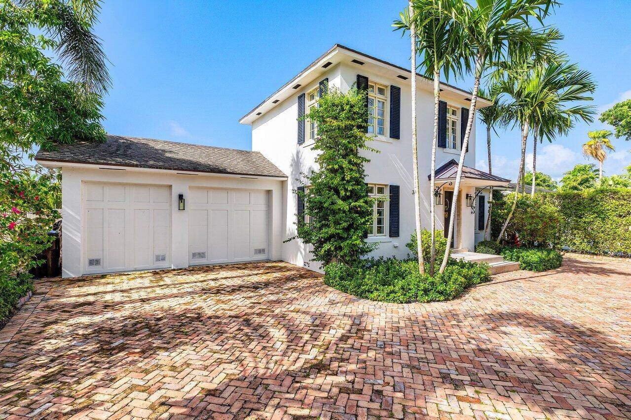 Discover a rare gem in the heart of historic El Cid, once owned and cherished by the iconic Pulitzer family, synonymous with Palm Beach prestige.
