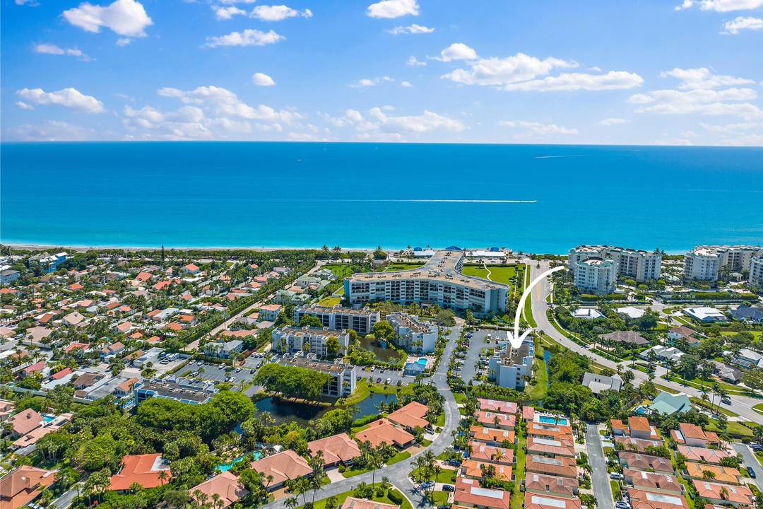 GIVE US YOUR DAYS TO ENJOY THIS SLICE OF PARADISE IN AWESOME LOCATION CONDO !