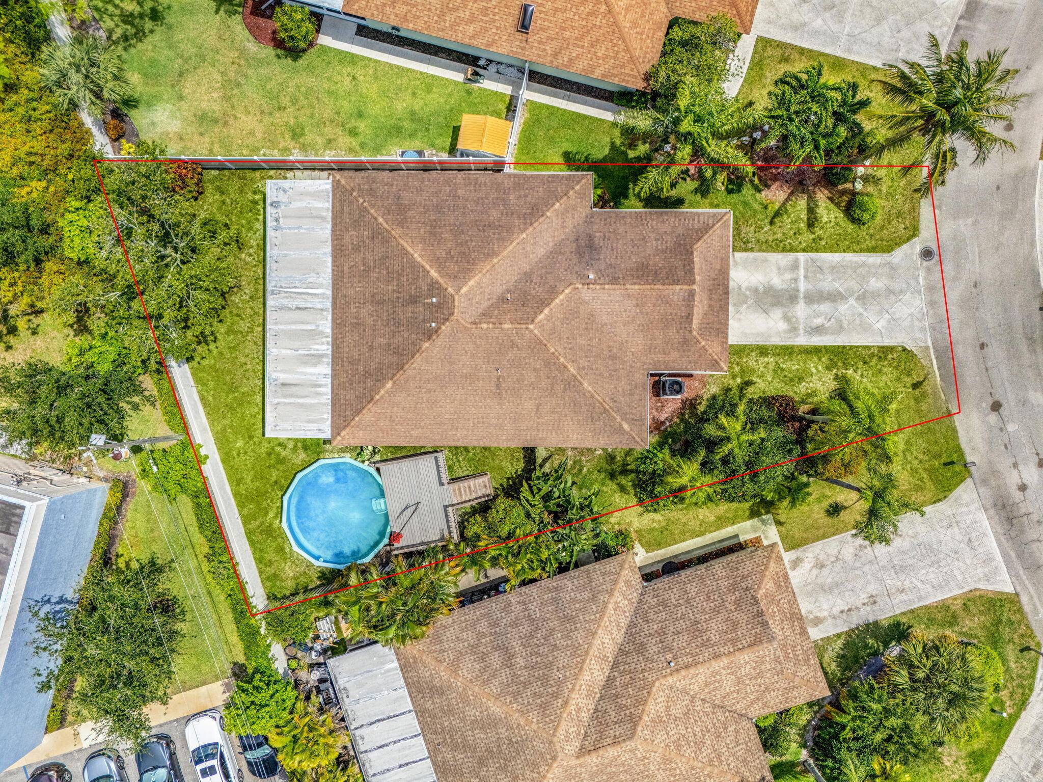Charming 3 bed, 2 bath home right in the heart of Jupiter !
