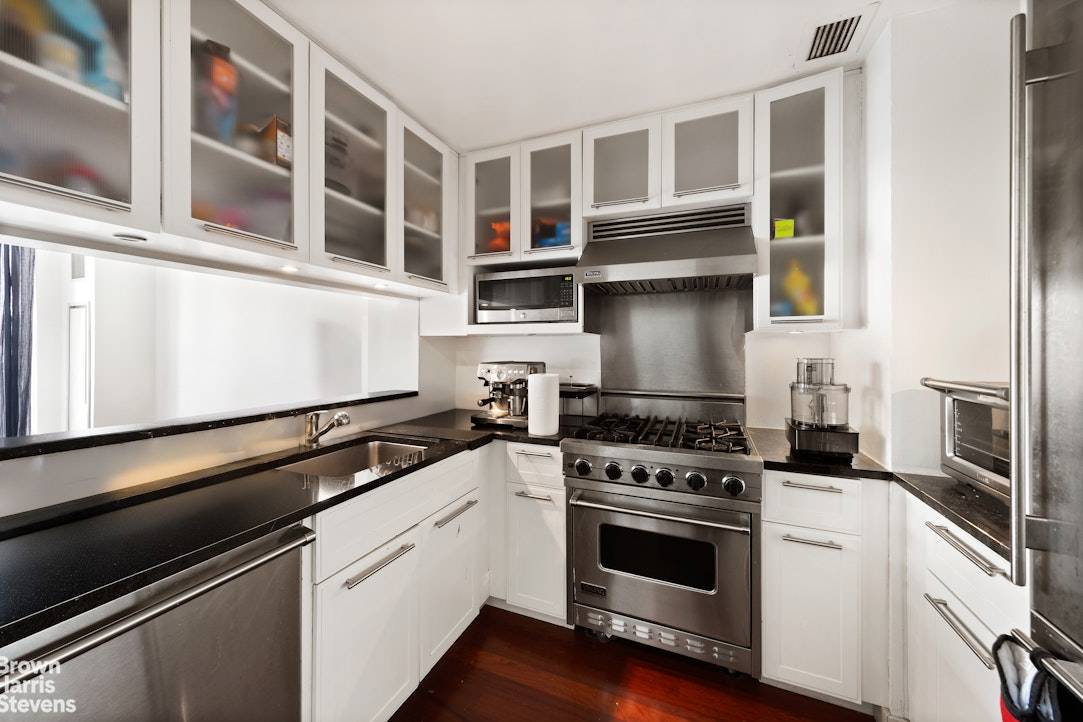 Modern Park Avenue Gem Gorgeous 1 bedroom apartment high above Park Avenue located in the renowned 45 Park Avenue, designed by world class architect Costas Kondylis.