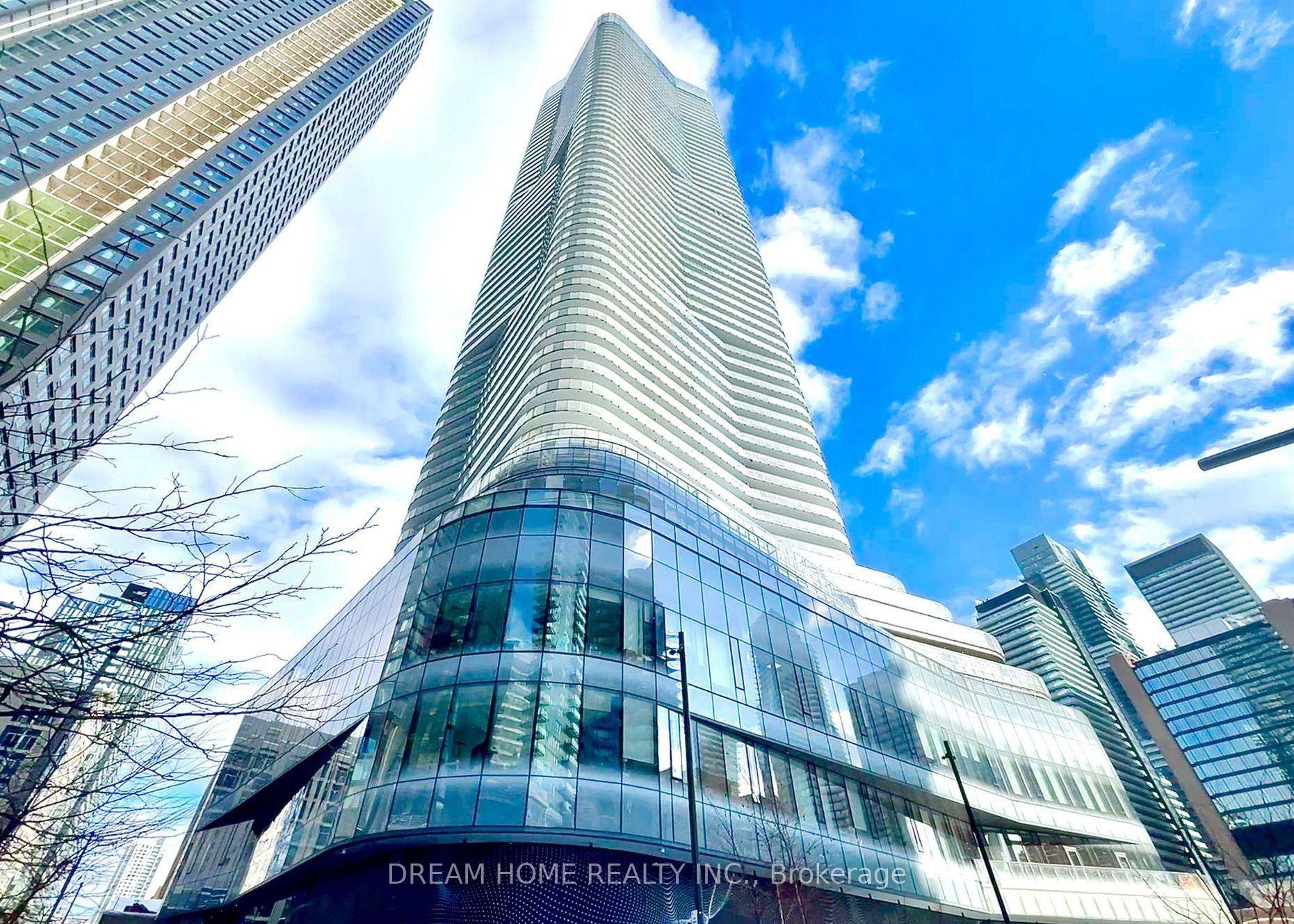 Luxury Sky View 2Br 2Bath South East Corner Suite At Heart Of Toronto W One Parking One Locker.