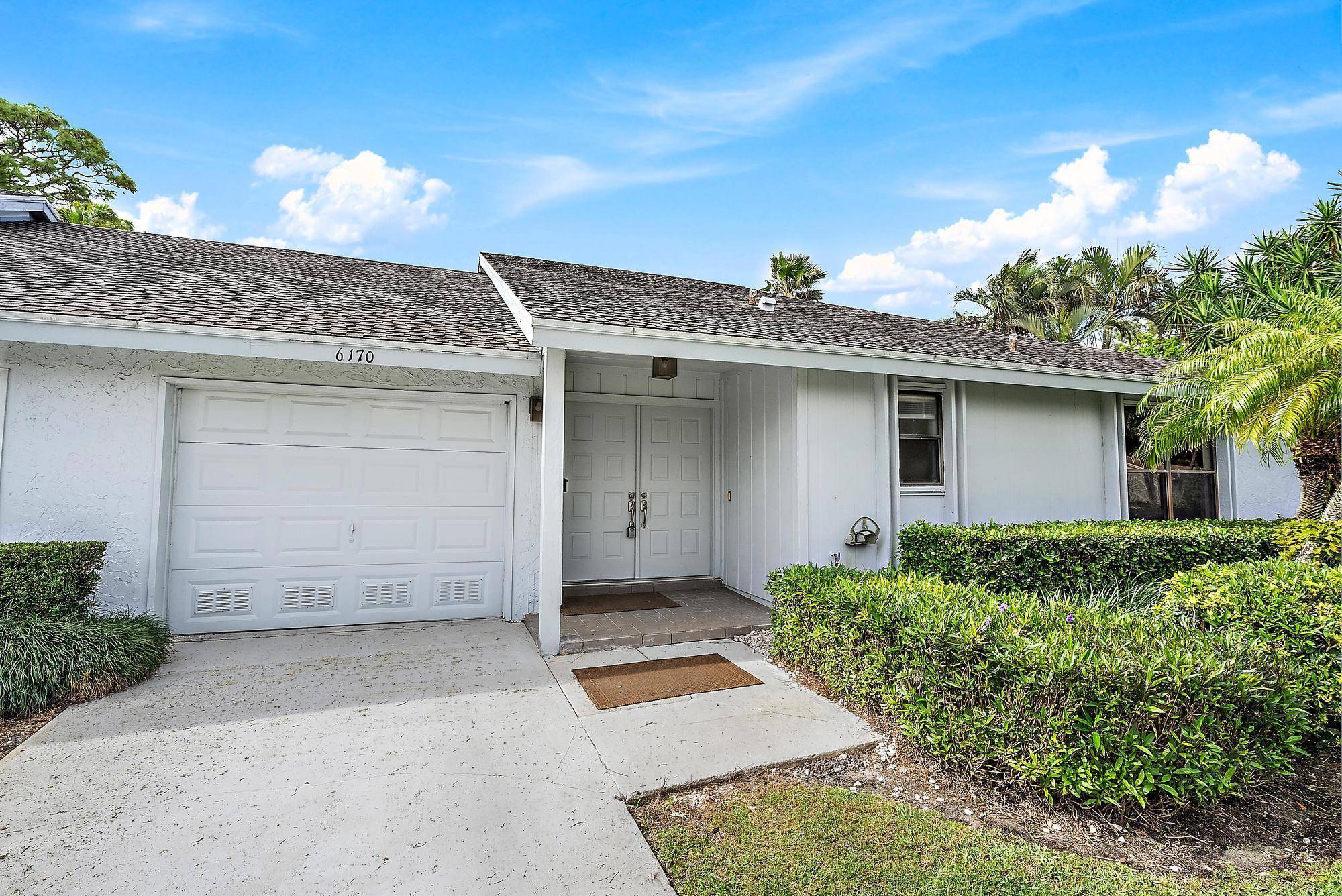 This one of a kind, fully furnished 2BD 2BA villa in the exclusive Eastpointe Country Club is the perfect full time home, vacation retreat, or golfer's paradise.