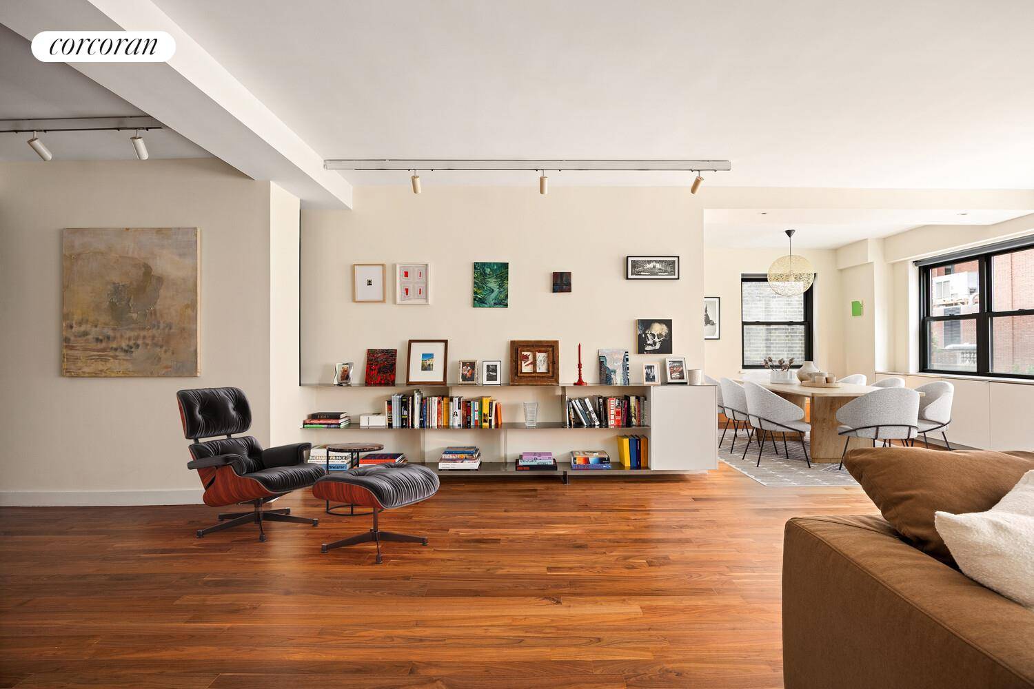 This beautifully renovated convertible 4 bedroom, 3 bathroom residence offers a generous and versatile floor plan with contemporary sophistication.