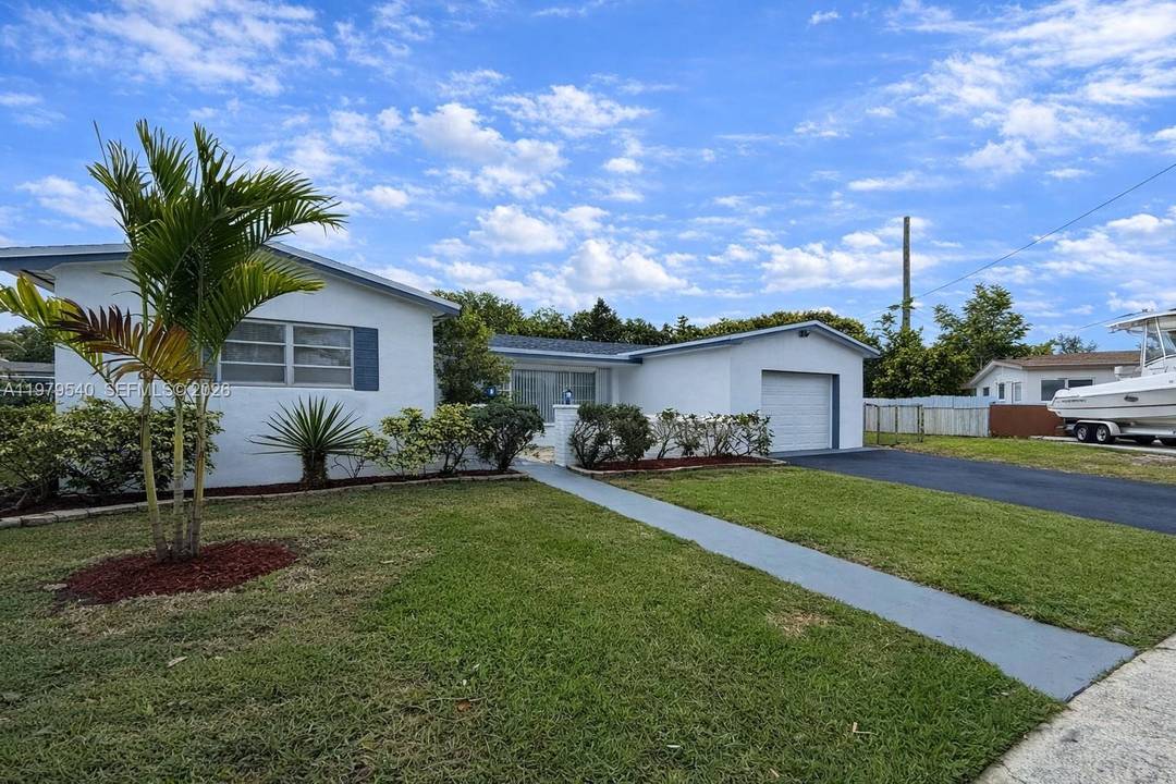 Welcome to your dream home in the heart of Pembroke Pines !