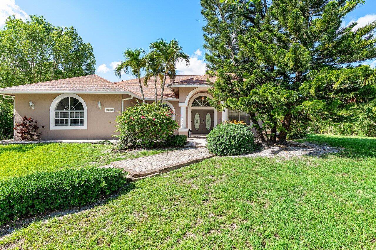 HUGE 4 BEDROOMS AND 3 BATHROOMS HOME PLUS AN OFFICE THAT IS PERFECT FOR SOMEONE WHO WORKS FROM HOME OR CAN USE A DEN OR GUEST BEDROOM.