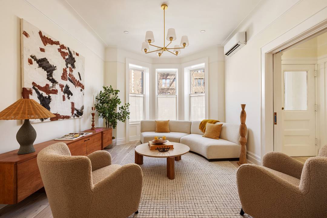 1180 Union St, Crown Heights Where Brooklyn's History Meets Modern Living Some homes ask you to choose between character and comfort.