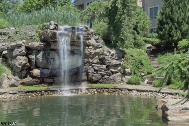 Welcome to this 2nd floor elevator in building end unit Windsor in Fox Hills an active over 55 Community.