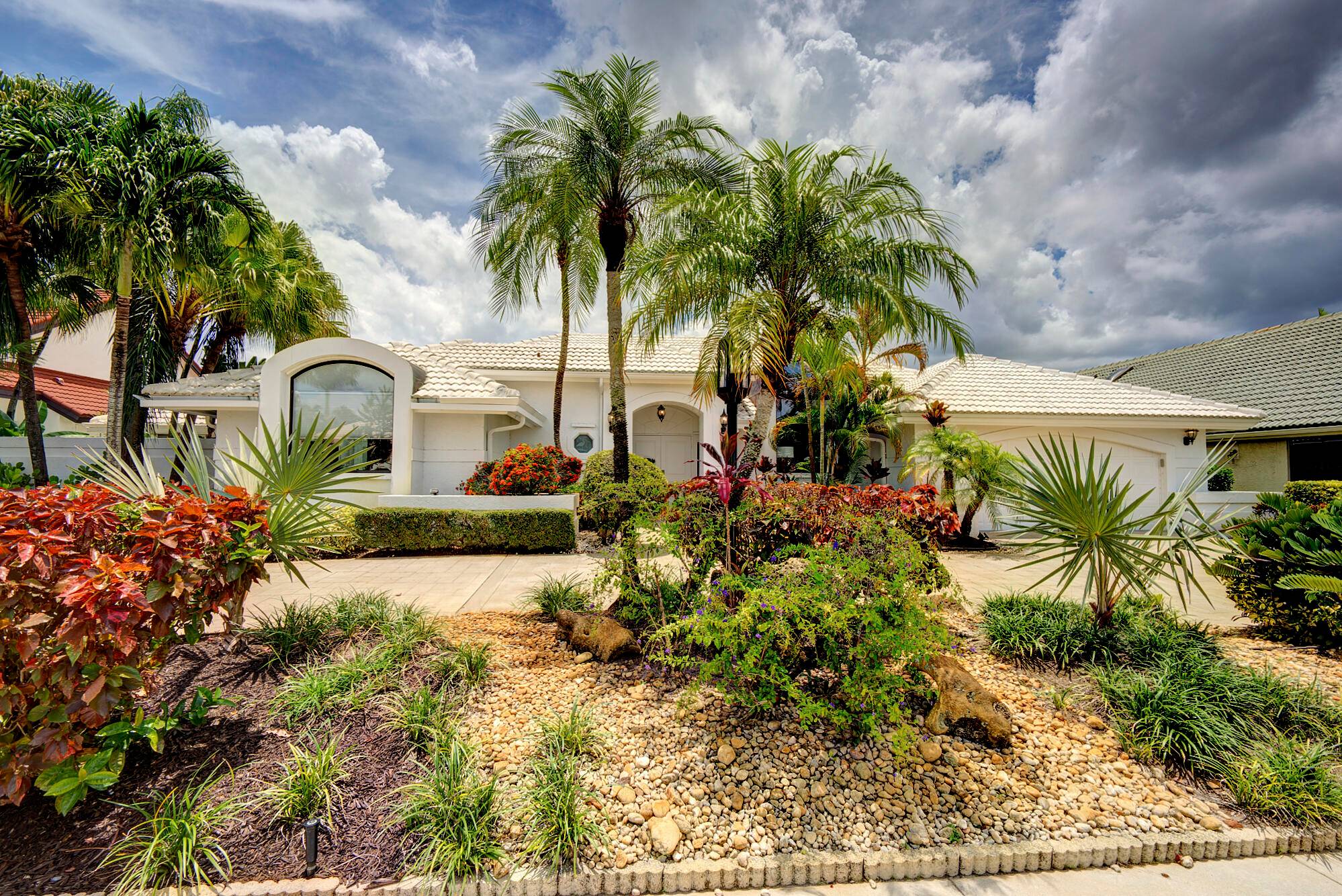 SPEND THE WINTER IN FLORIDA IN THIS LUXURIOUS RESORT STYLE VERY SPACIOUS COUNTRY CLUB HOME.
