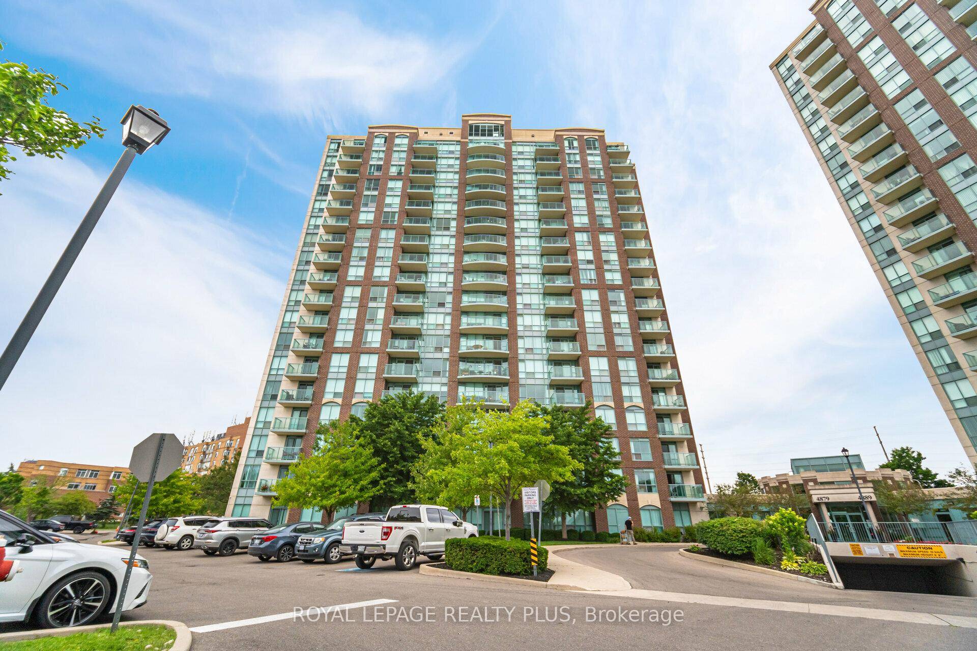 Immaculate Corner Condo Apartment With 2 Parking Side By Side Locker.