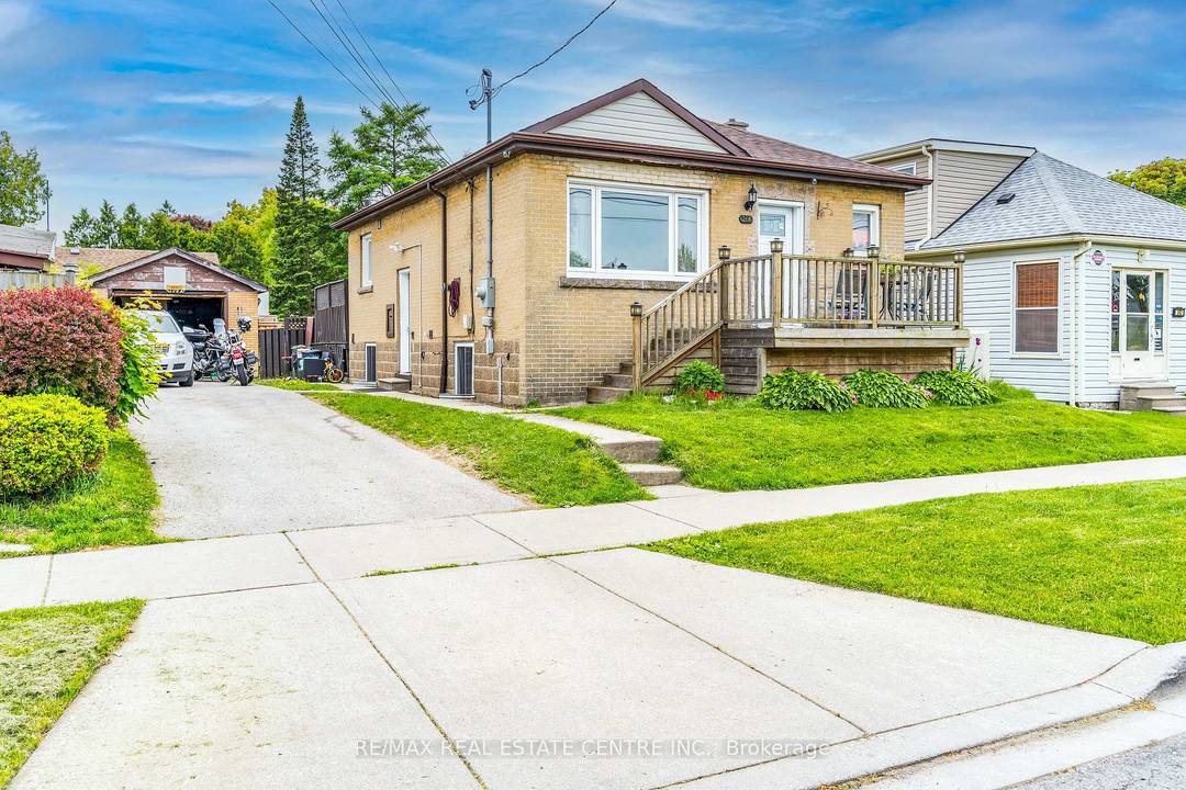 Bright amp ; Spacious Basement Unit That Doesnt Feel Like One !