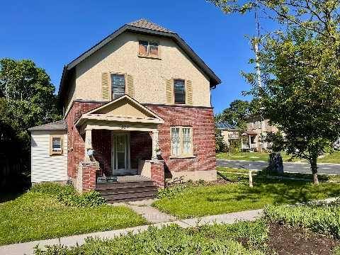 This charming AVENUES duplex has loads of character perfect for investors, contractors or first time buyers looking to get into the market while getting income from the second apartment.