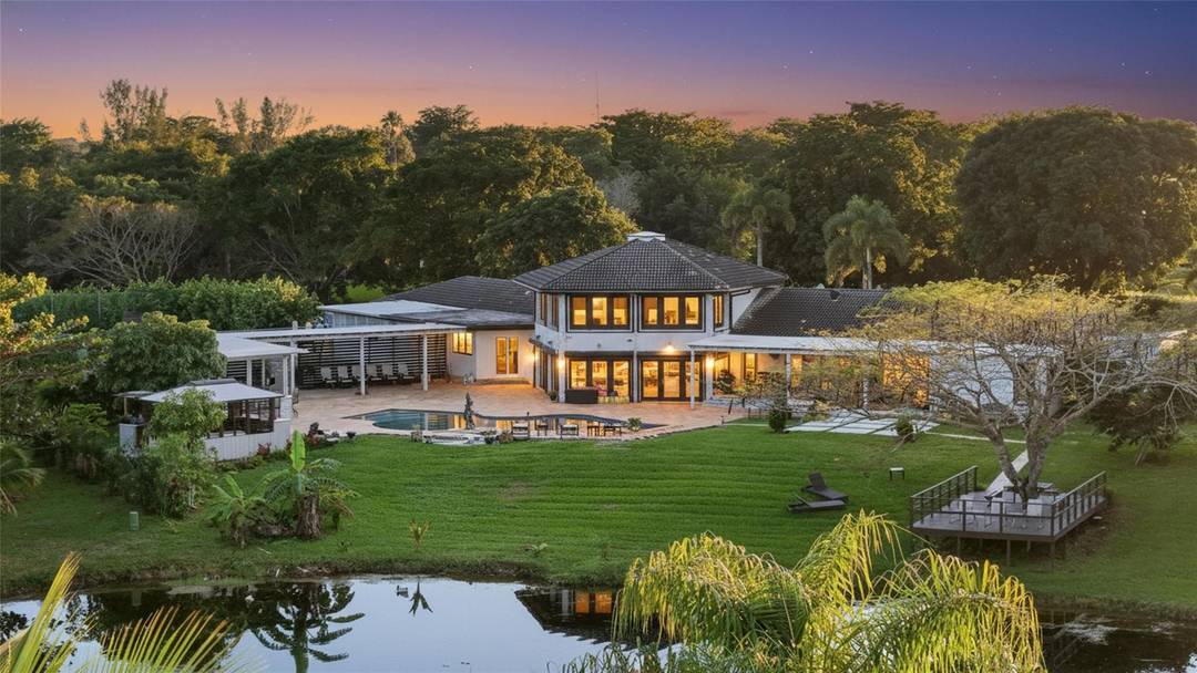 Exclusive private estate on an impressive 1.