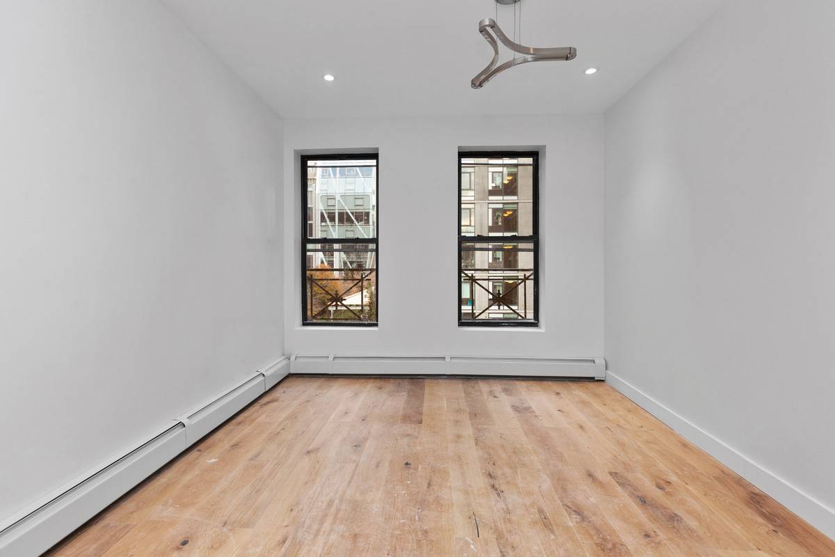 5E 1 Bed 1 BathHighline22 is a striking complex of four contiguous prewar buildings completely redesigned including state of the art technology throughout.