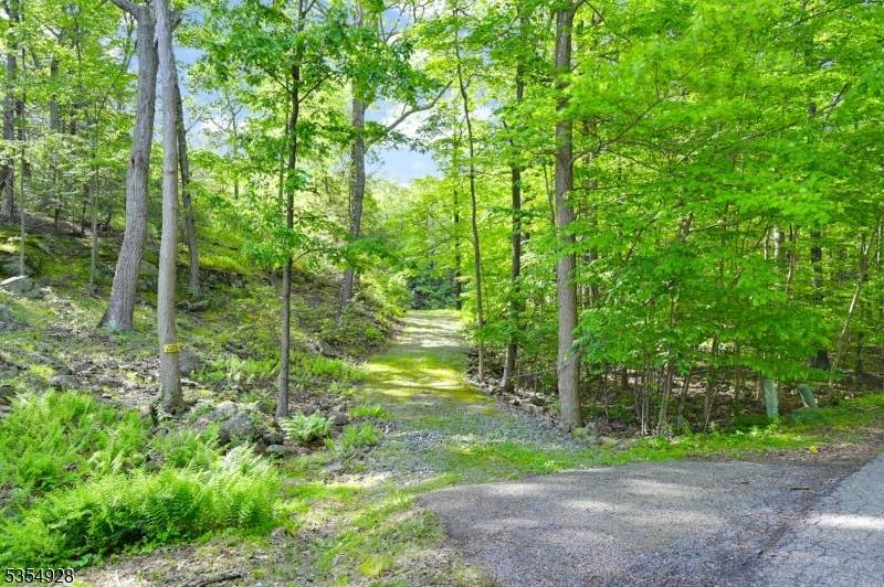 Exceptional Opportunity to Own 8 Acres in Prestigious Rockburn Pass !