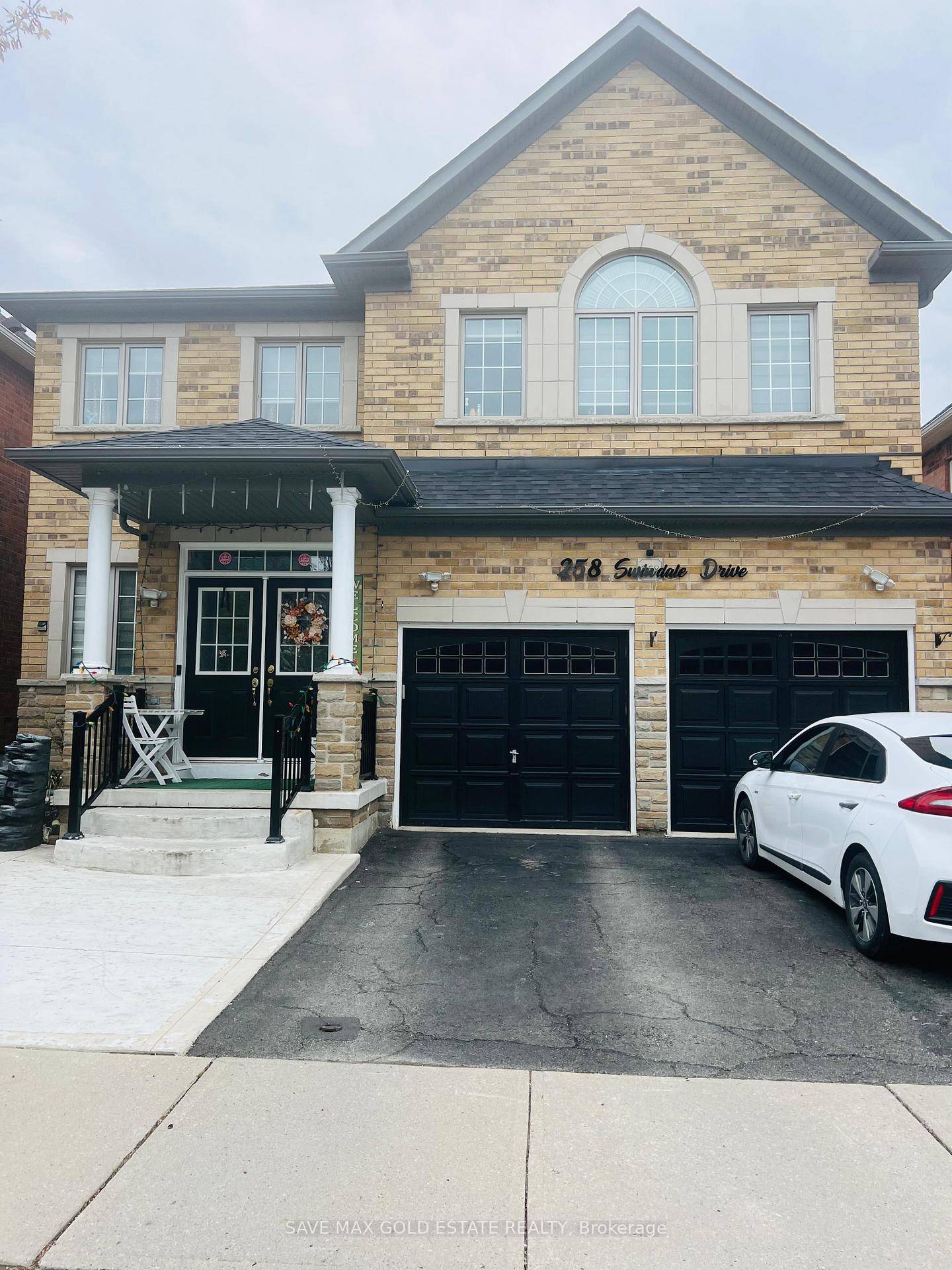 Welcome to this beautifully renovated, spacious 2 bedroom, 2 bathroom legal basement apartment located in the highly desirable Scott community of Milton.