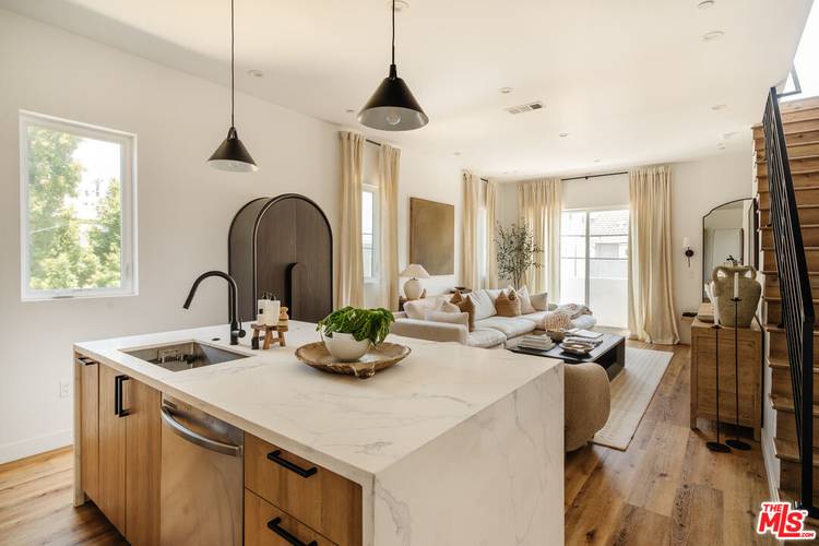 4460  Maplewood Ave 4BR Mid Wilshire La