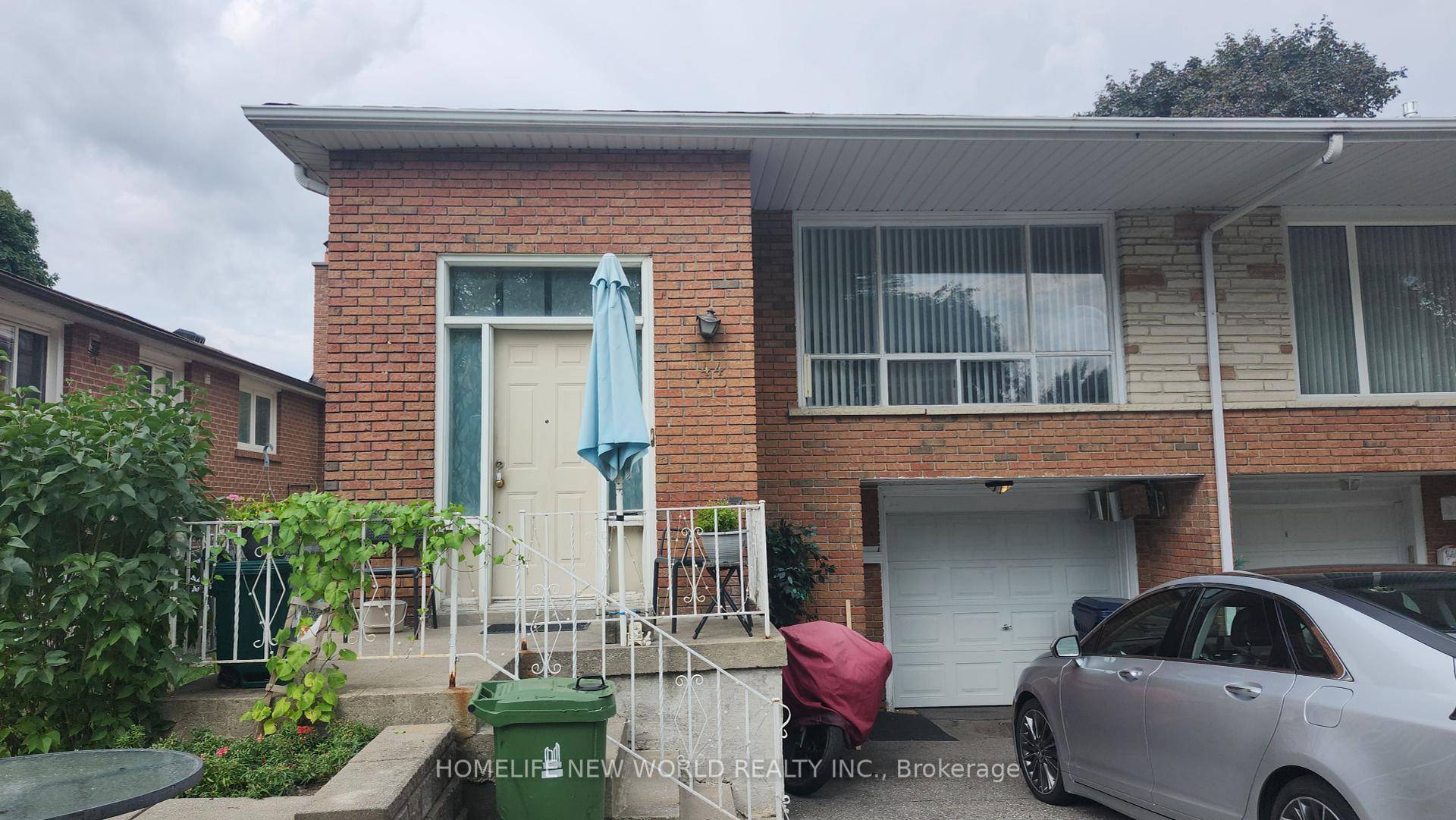 Large 3 bedroom suit upper floor of a semi detached back split.