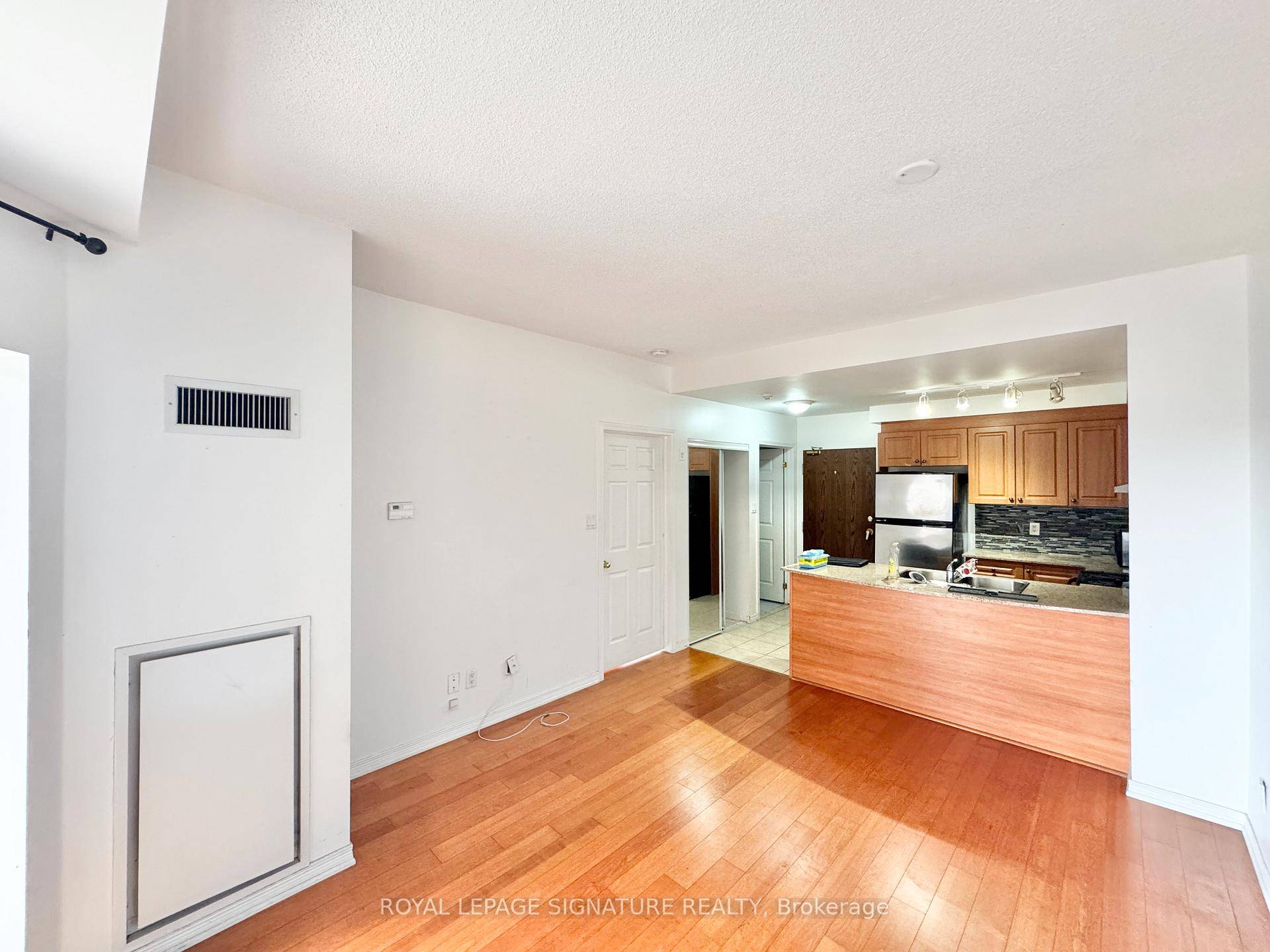 Welcome to 8 Maison Parc Court !