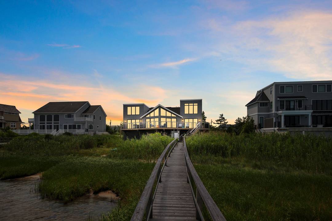 A Waterfront Masterpiece on Dune Road