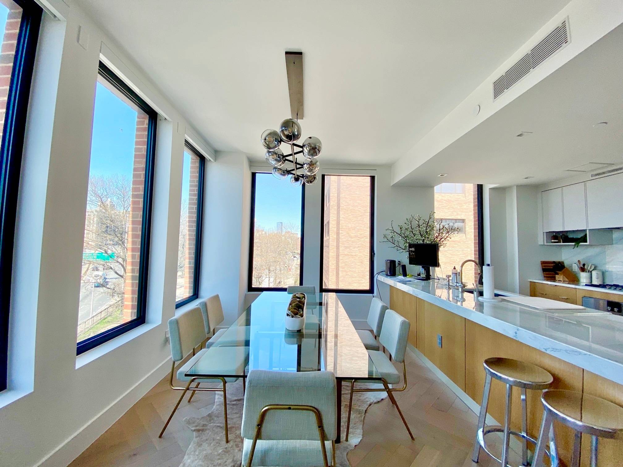 Exceptional views and deeded PARKING spot !