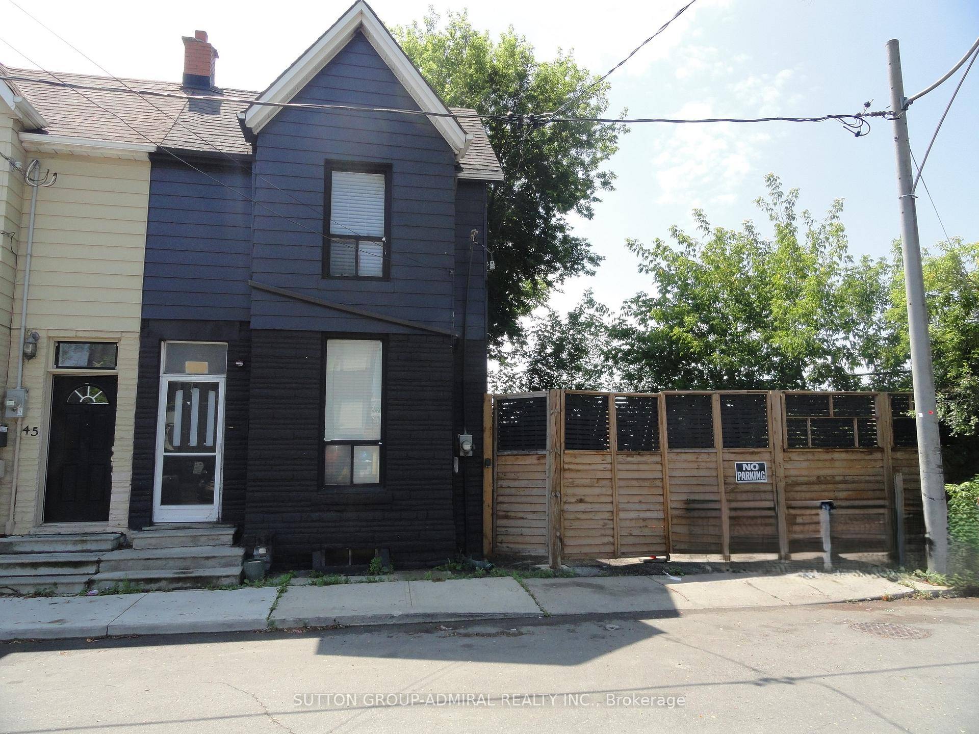 Spacious Updated Vacant 3 bedroom end unit rowhouse 1118 square feet as per MPAC plus a finished basement.