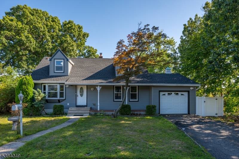 Renovated Excellent Condition 1st fl Living room, Eat in kitchen, dining area, family room, 2 bedrooms, full bath.