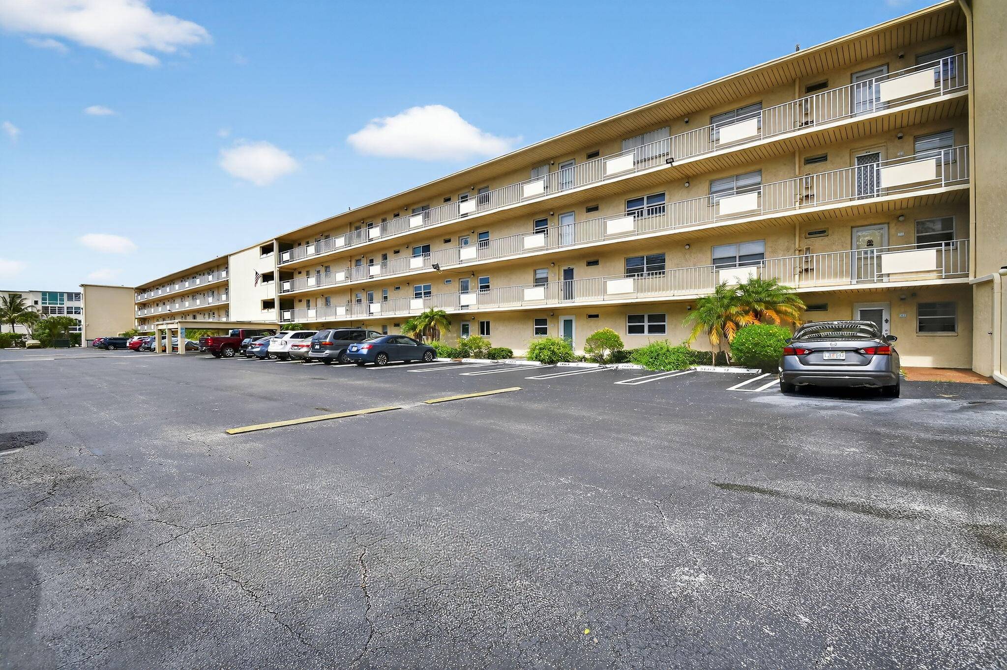 Bright Breezy 2BR Condo in Active 55 Community Village Royale on the GreenWelcome to effortless living in this light filled 2 bedroom, 2 bath condo located in the heart of ...