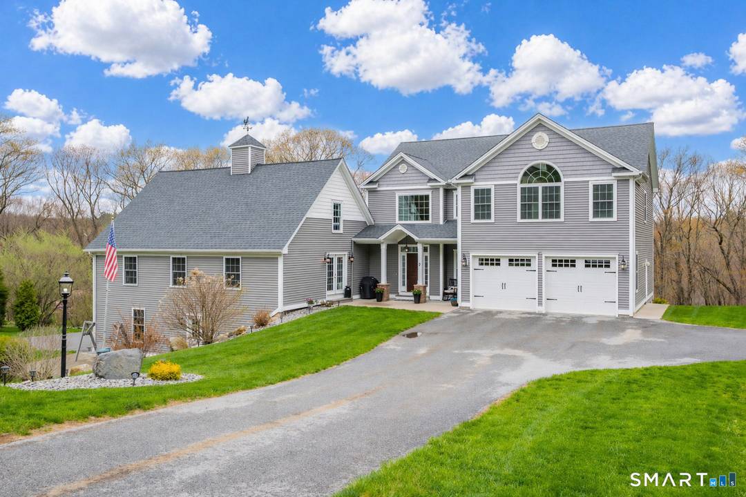 3, 596 sq ft between all three floors !