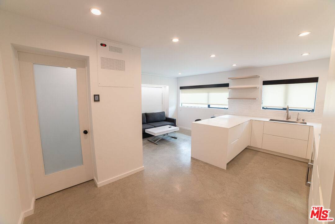14   Brooks Ave Marina Del Rey La