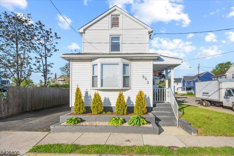 Summer Rental Fully Furnished 8 Week Term.
