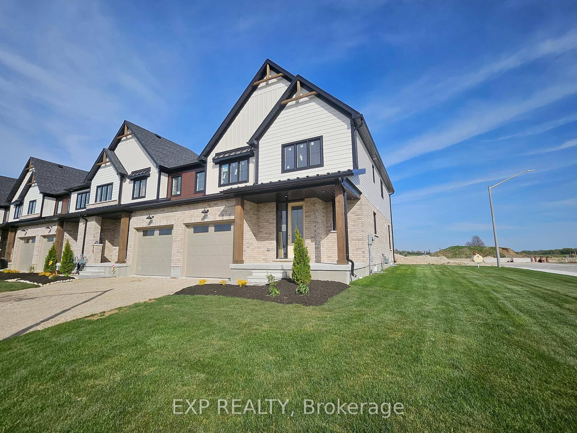 This rare 4 bedroom end unit townhome offers 2, 064 sq ft of beautifully finished living space and is ready for quick occupancy !