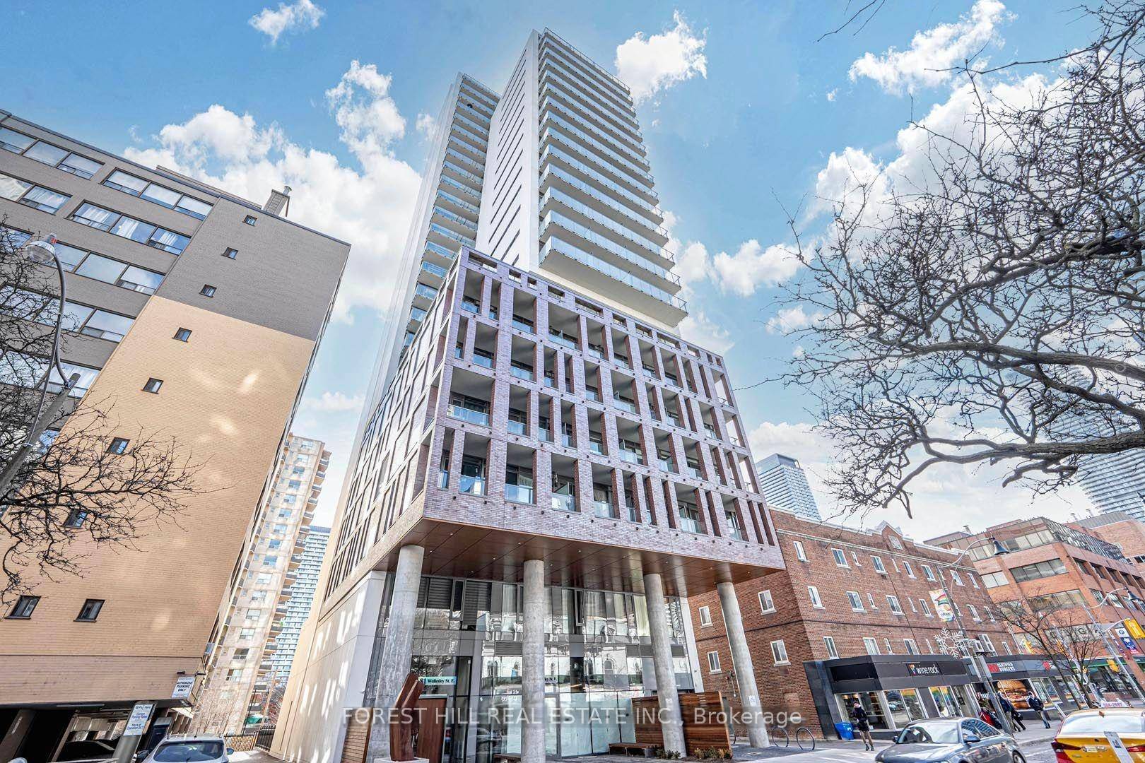 Spacious and super bright Apartment in Downtown Toronto Wellesley and Church Area.