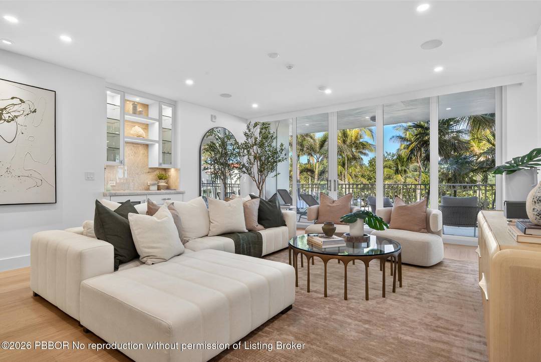 Experience a new benchmark of Palm Beach sophistication at 100 Royal Palm Way.