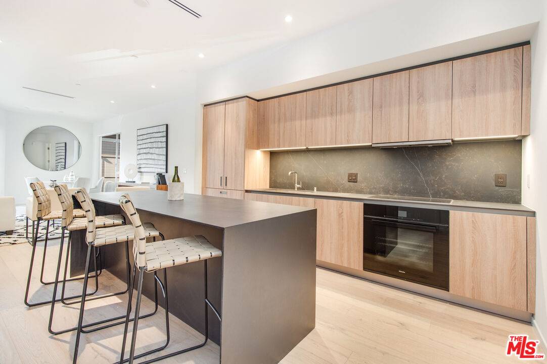 1030 N Kings RD 2BR Sunset Strip La