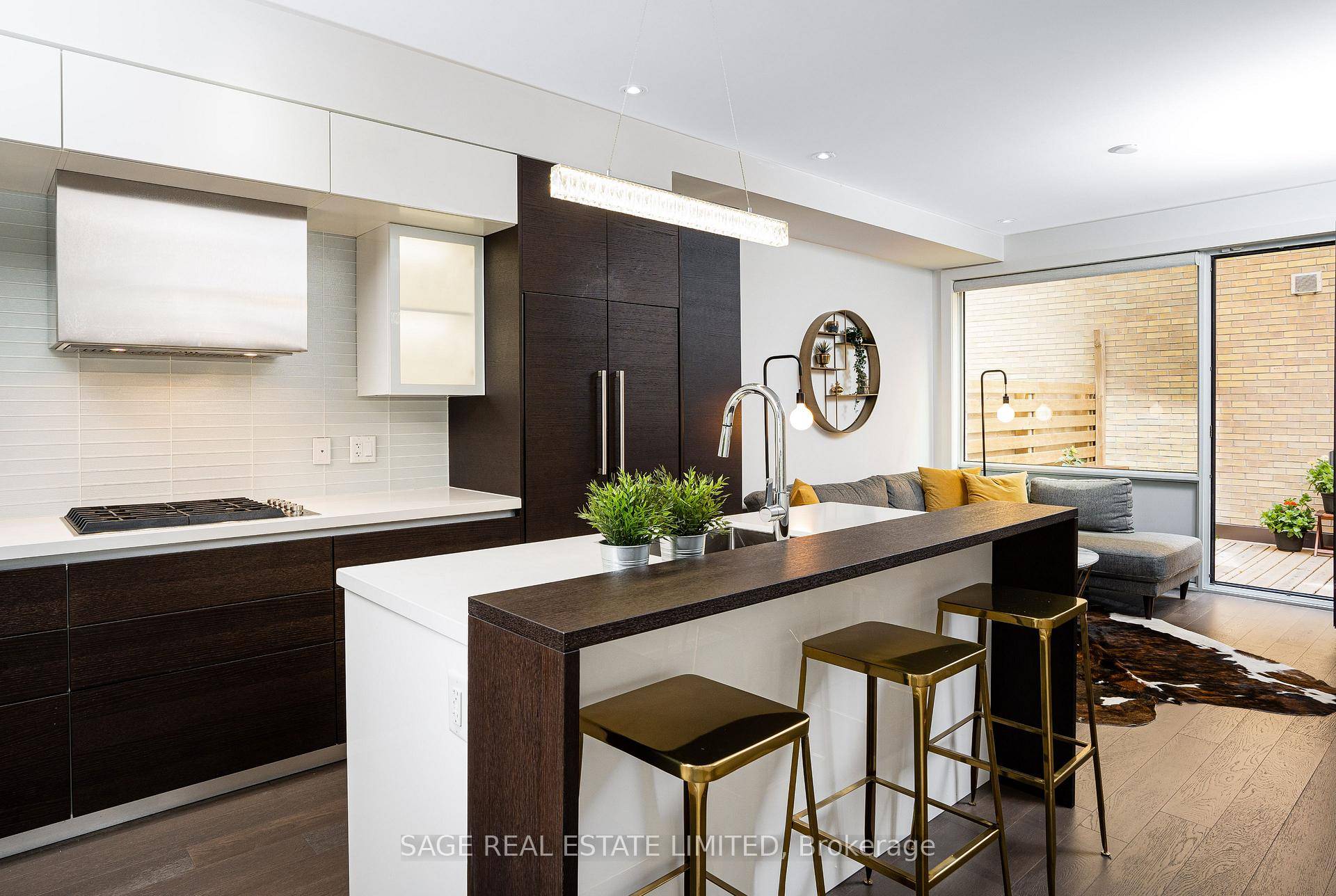 BROWNSTONE STYLE MEETS DUFFERIN GROVE VIBE Built in 2016, this turn key, brownstone inspired townhouse offers over 2, 300 SQFT of stylish living space on all levels, with 3 bedrooms ...