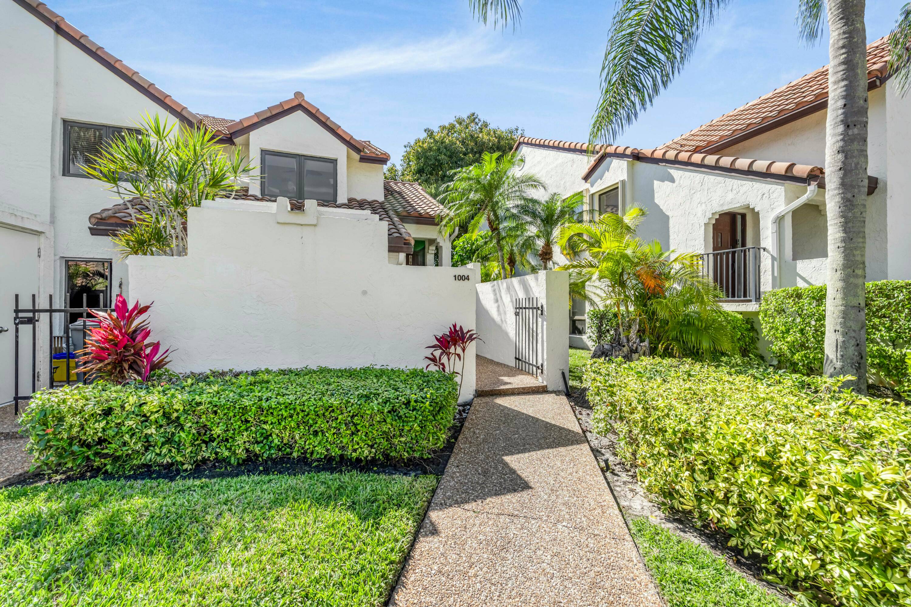 Welcome to the gated community of El Viento 1 at Boca Pointe !