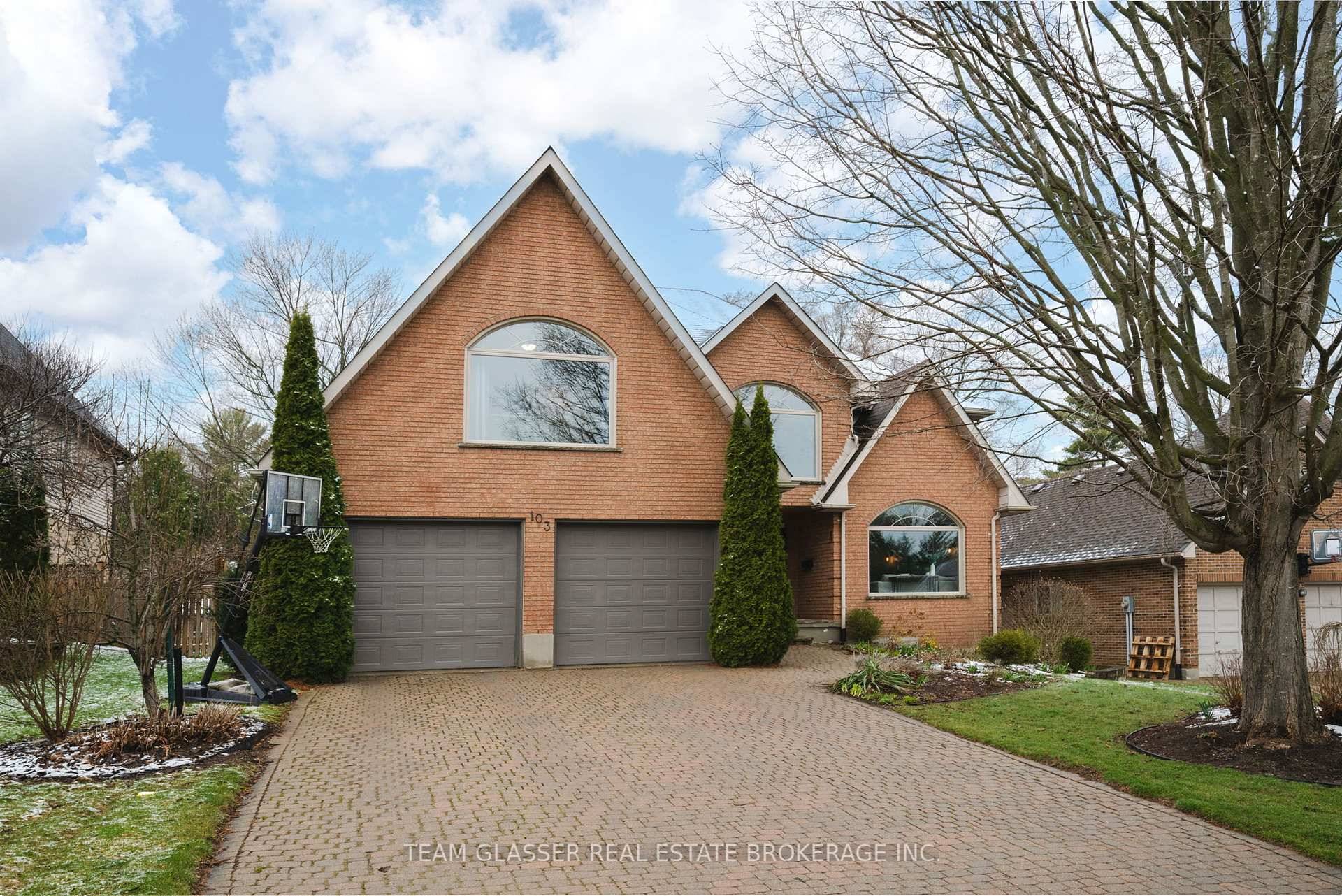 Welcome home ! This gorgeous amp ; spacious 5 1 bed, 4 bath is a perfect family residence situated on a quiet cul de sac in Rosecliffe Estates.