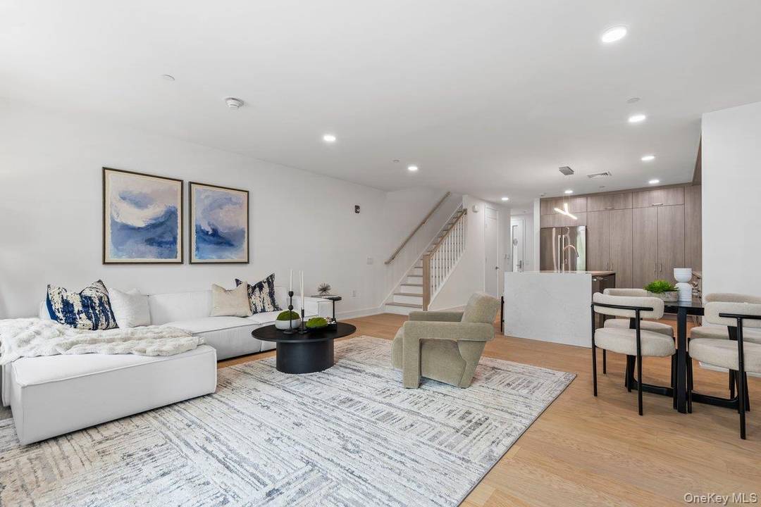 Offering ONE MONTH Concession.