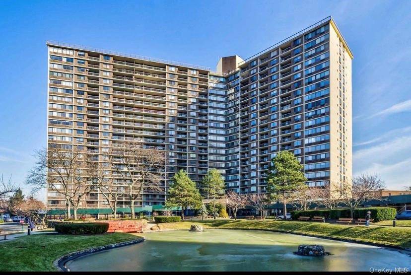 GREAT 1 BEDROOM SOUTH FACING, TONS OF NATURAL LIGHT WITH BEAUTIFUL SCENIC VIEWS