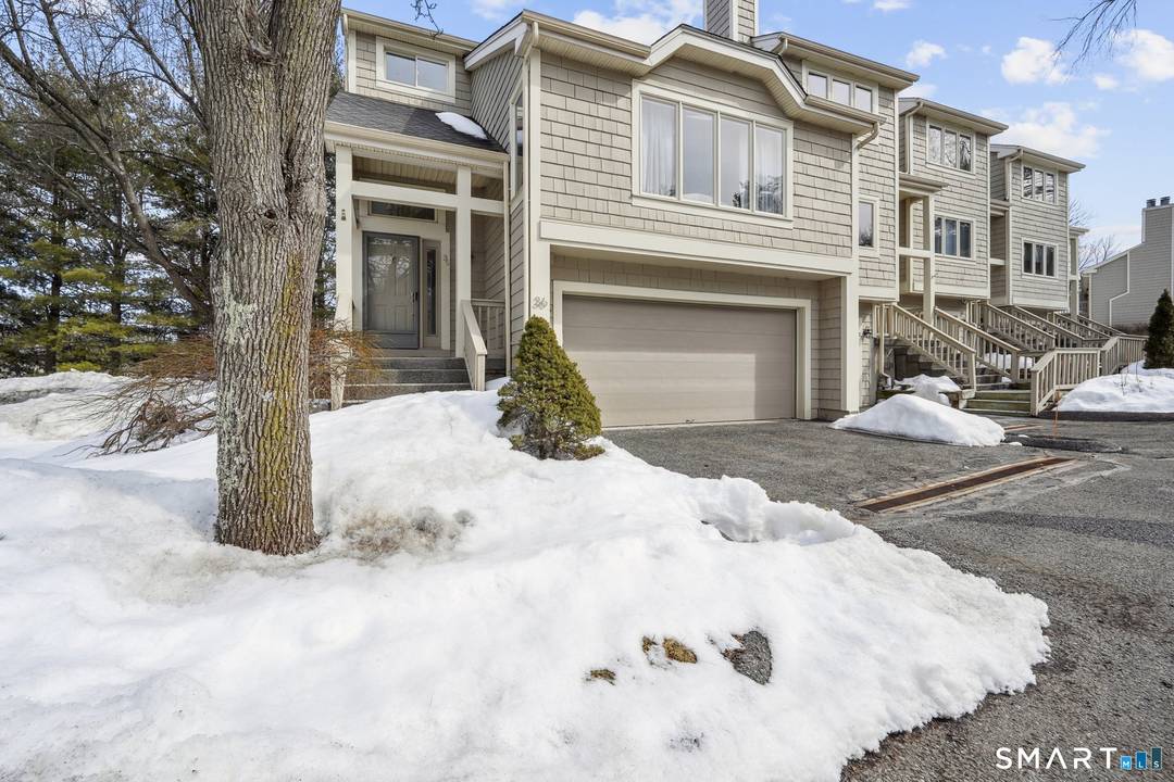 Move right into this beautifully renovated 3 bedroom corner unit townhouse in sought after Lake Place, offering distant lake views and exceptional privacy.