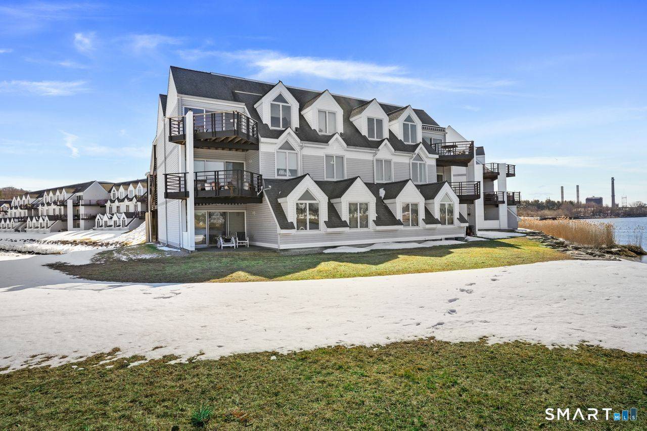 Midlevel Ranch Condo with Stunning River Views Enjoy effortless, stair free living in this beautifully maintained midlevel ranch condo offering breathtaking full river views and unforgettable sunsets.