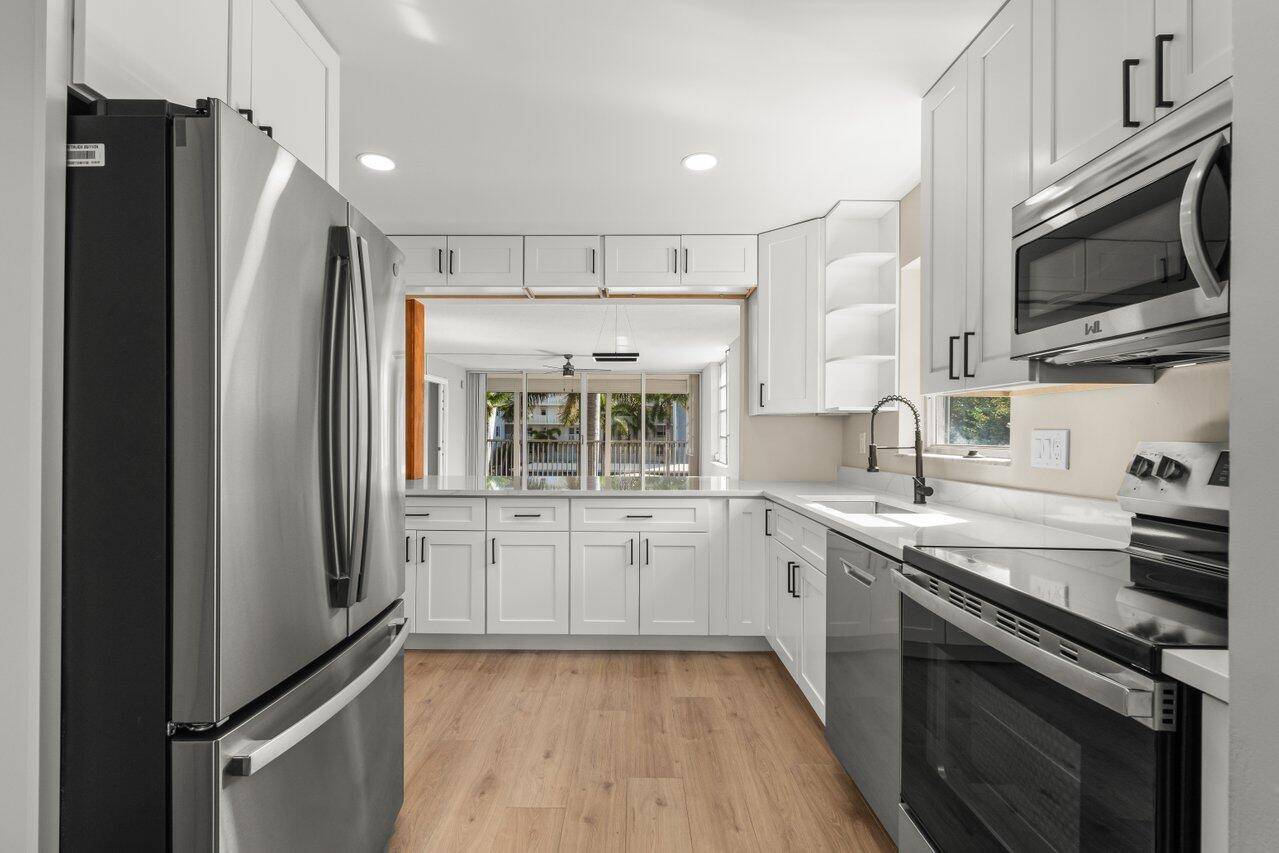 This stunning 3 bedroom, 2 bathroom corner unit offers the perfect blend of luxury and comfort, beautiful light and bright unit with parital marina and water views.