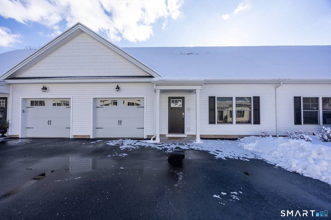 Welcome to this home in the desirable 55 community of Oakmont Estates !