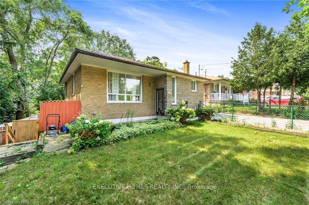 Welcome to 826 Scarborough Golf Club Road !