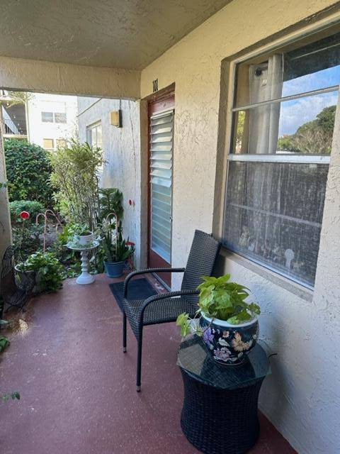 55 COMMUNITY. UNFURNISHED, BEST LOCATION, FIRST FLOOR CORNER, CLOSE TO POOL, LAKE VIEW, FRIENDLY ACTIVE, CABLE WITH 8HBO, HSI WATER INCLUDED, MANY PUBLIC GOLF COURSES NEARBY, BAR B QUEING ALLOWED ...