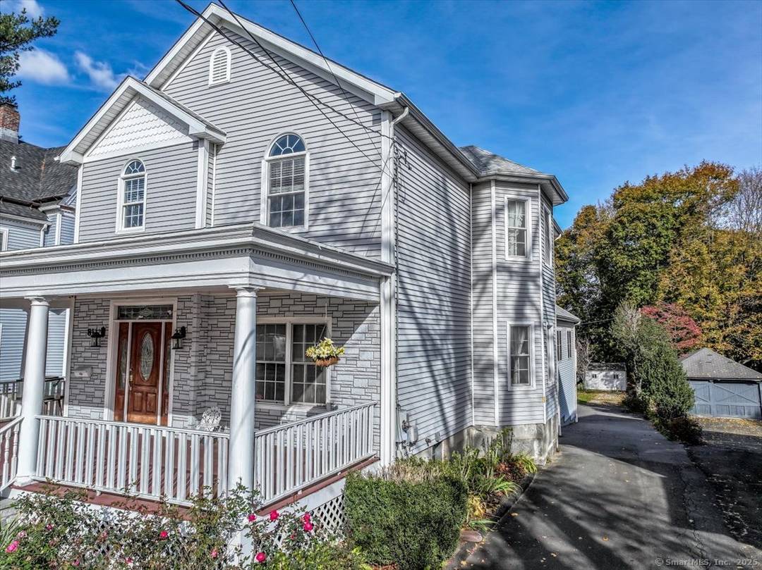 Here is your chance to own this turnkey 4 5 bedroom, 3.